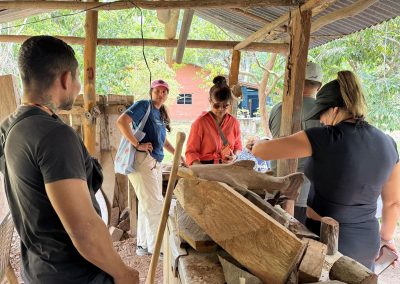 Trapiche tradicional de panela en una finca del Tolima