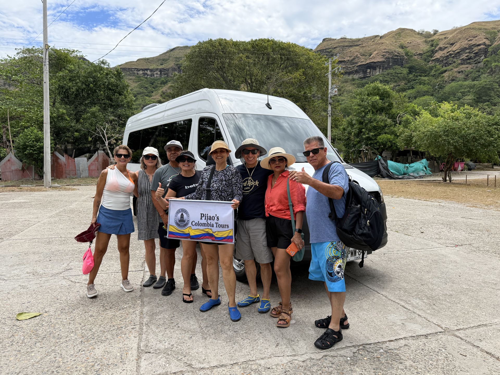 Grupo de viajeros de Pijao's Colombia Tours en Honda, Tolima